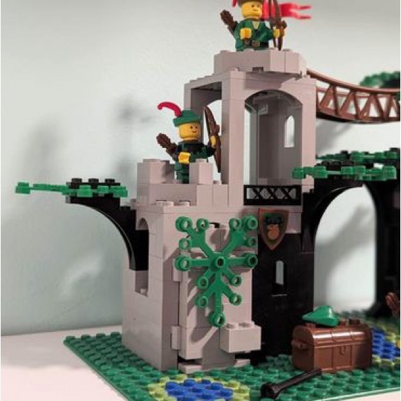 SOLD Vintage Lego Castle: Forestman’s Crossing Set 6071 - Picture 5 of 5